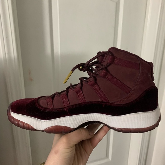 Maroon jordan 11s - Picture 2 of 9